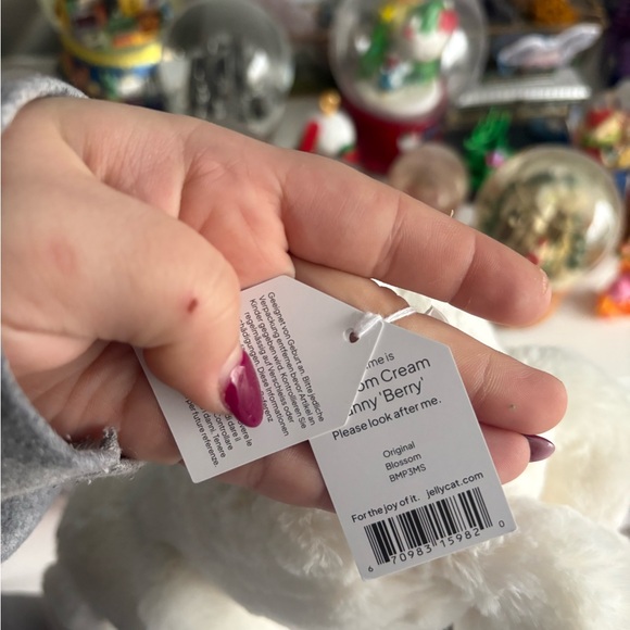 NWT BLOSSOM CREAM BUNNY ‘BERRY’ JELLYCAT - Picture 4 of 4